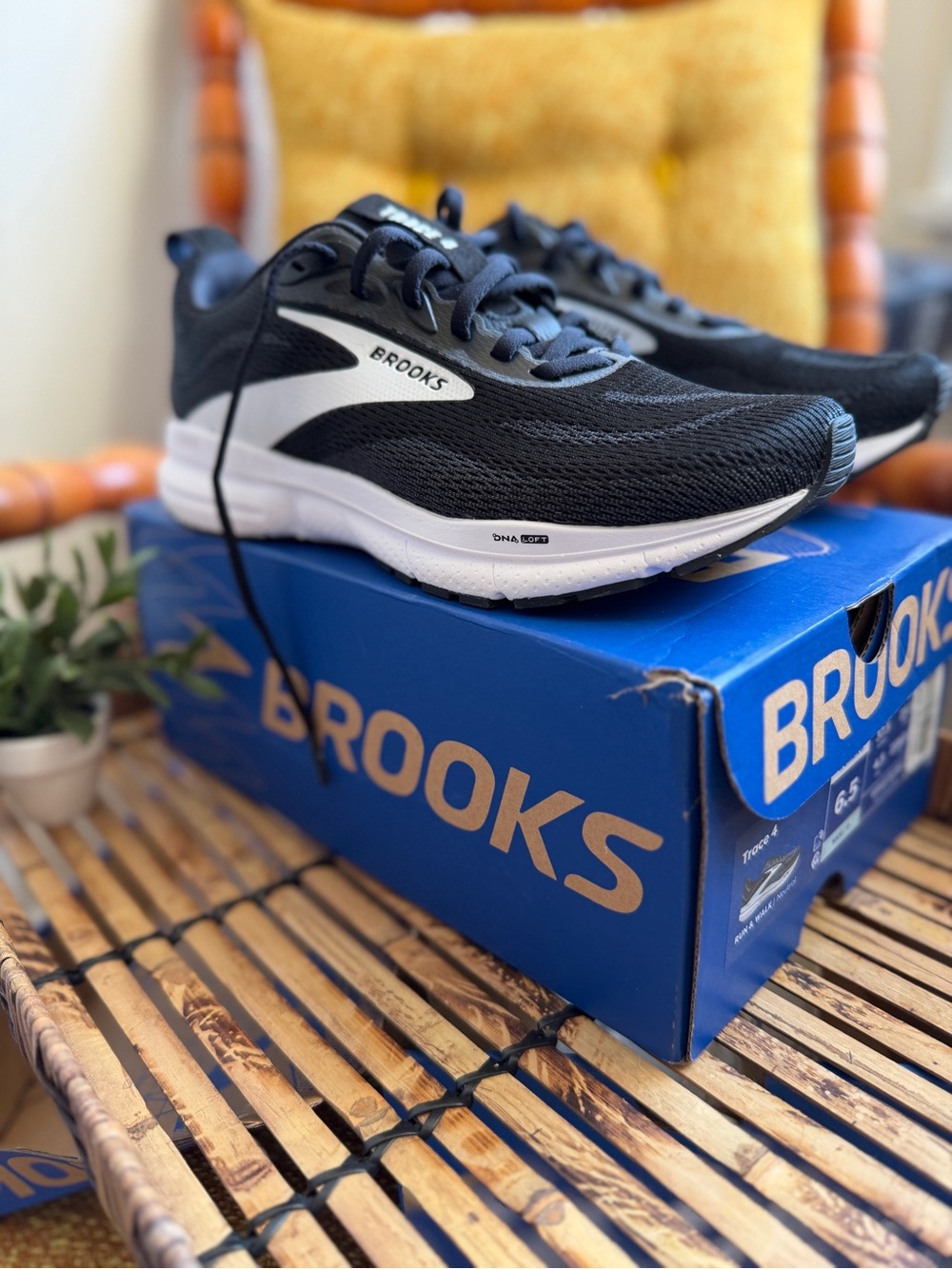 NWT Brooks Trace 4 Black Gray & White Sz Women 6.5 Neutral Running Shoe Sneaker